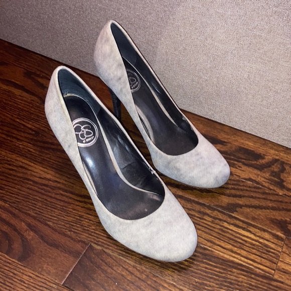 ✅Jessica Simpson heels - Picture 1 of 4